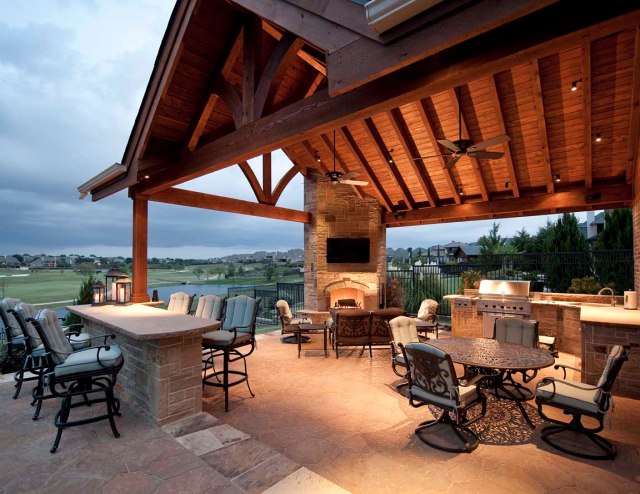 Southwest Fence & Deck Receives 2013 Regional CotY Award for Residential Exterior $100,000 and Over